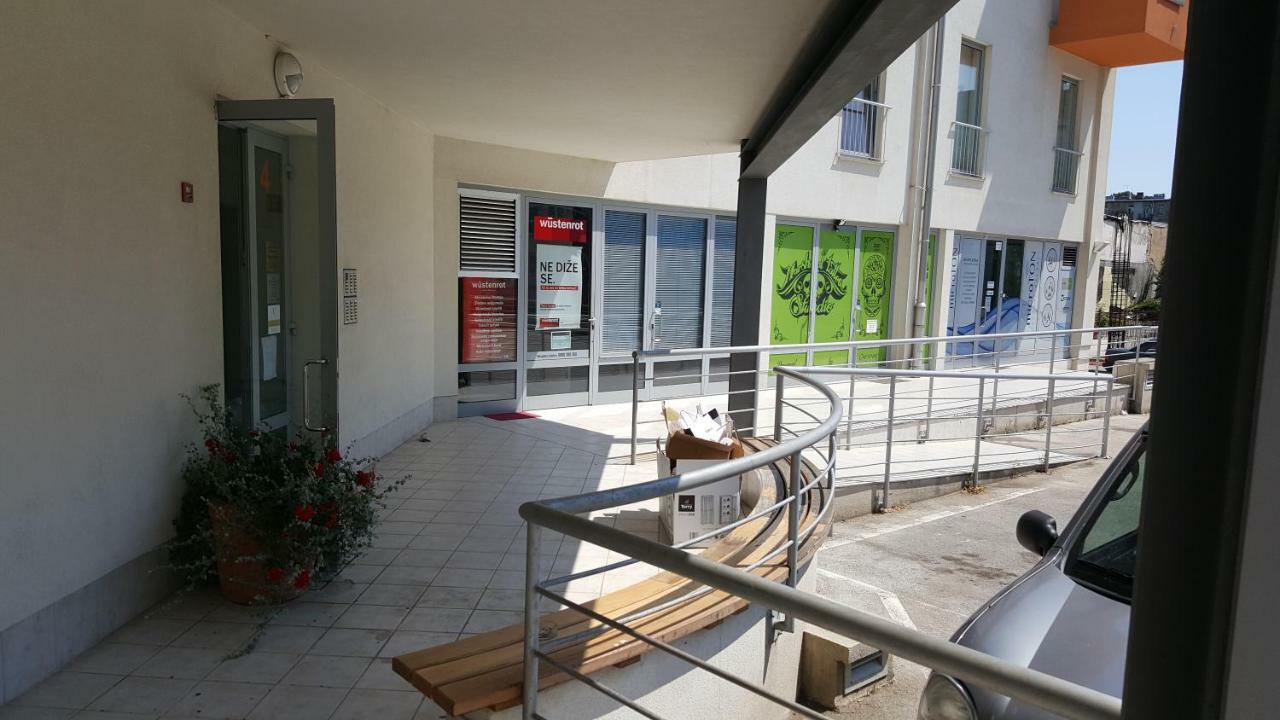 Apartman Vip, With Free Garage Parking PUY 외부 사진